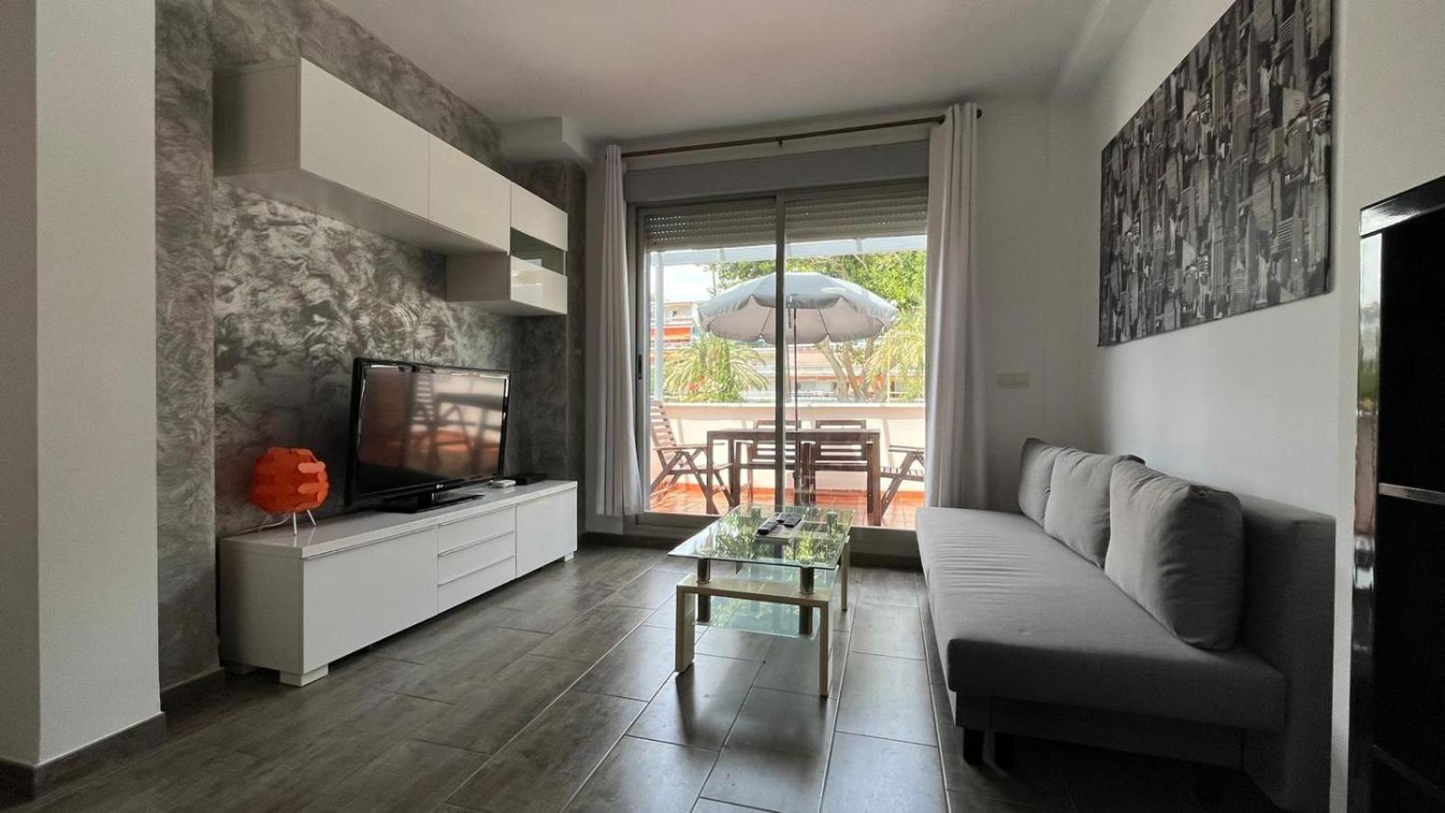 Appartamento A 30 Metro De La Playa Con Piscina Y Garaje En La Carihuela