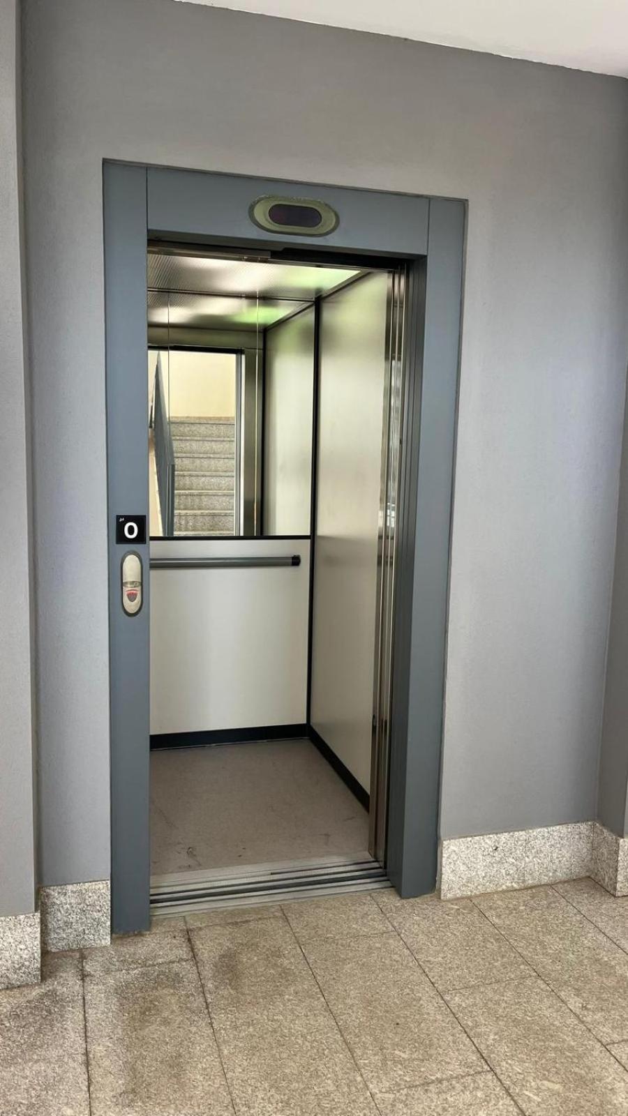 A 30 Metro De La Playa Con Piscina Y Garaje En La Carihuela Appartamento