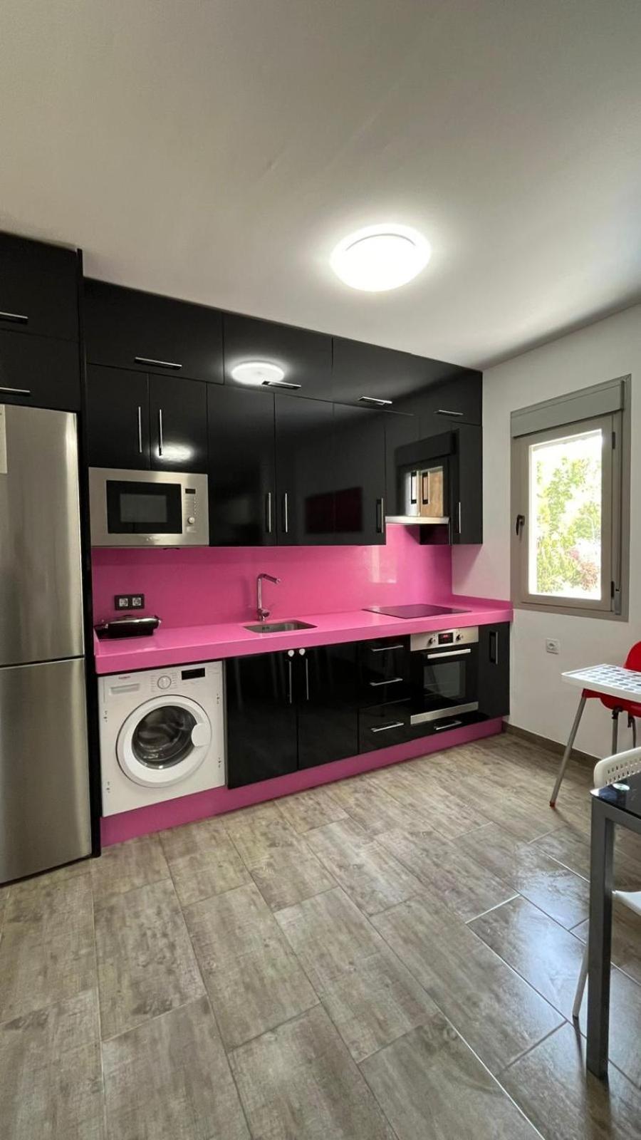 A 30 Metro De La Playa Con Piscina Y Garaje En La Carihuela Appartamento *