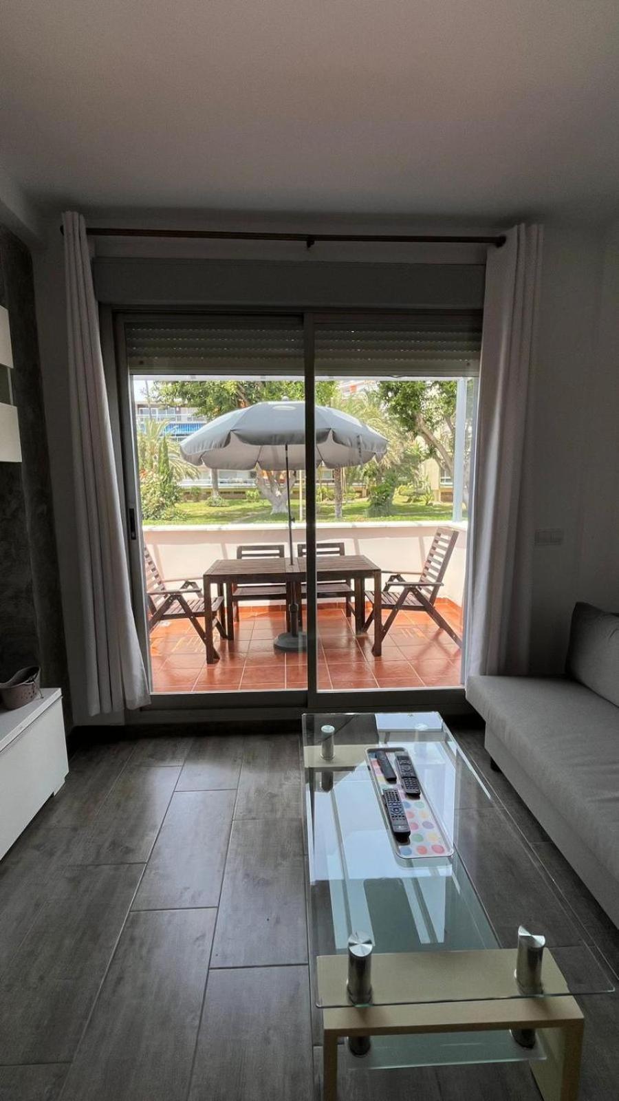 A 30 Metro De La Playa Con Piscina Y Garaje En La Carihuela Appartamento *