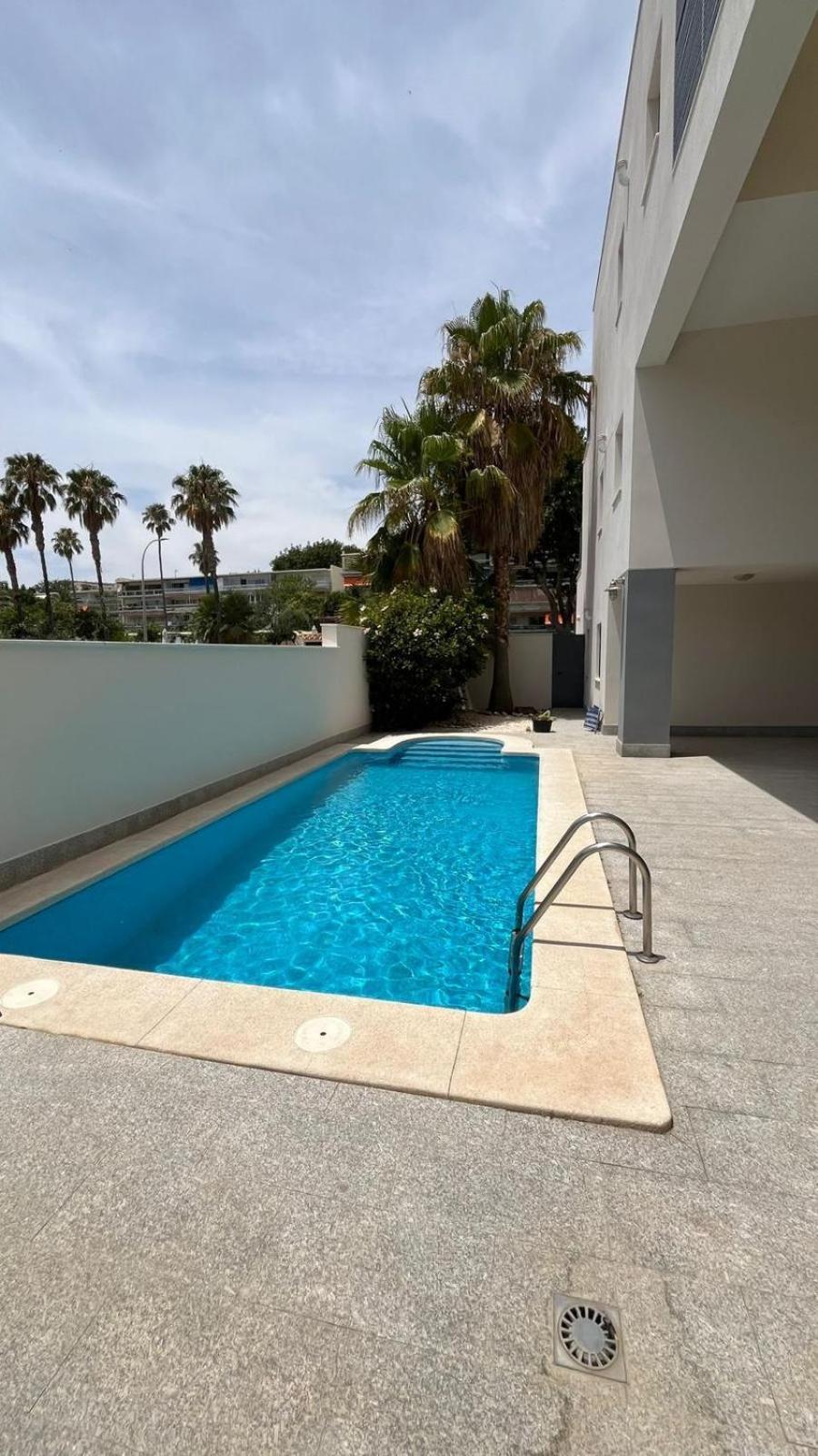 A 30 Metro De La Playa Con Piscina Y Garaje En La Carihuela Appartamento Torremolinos