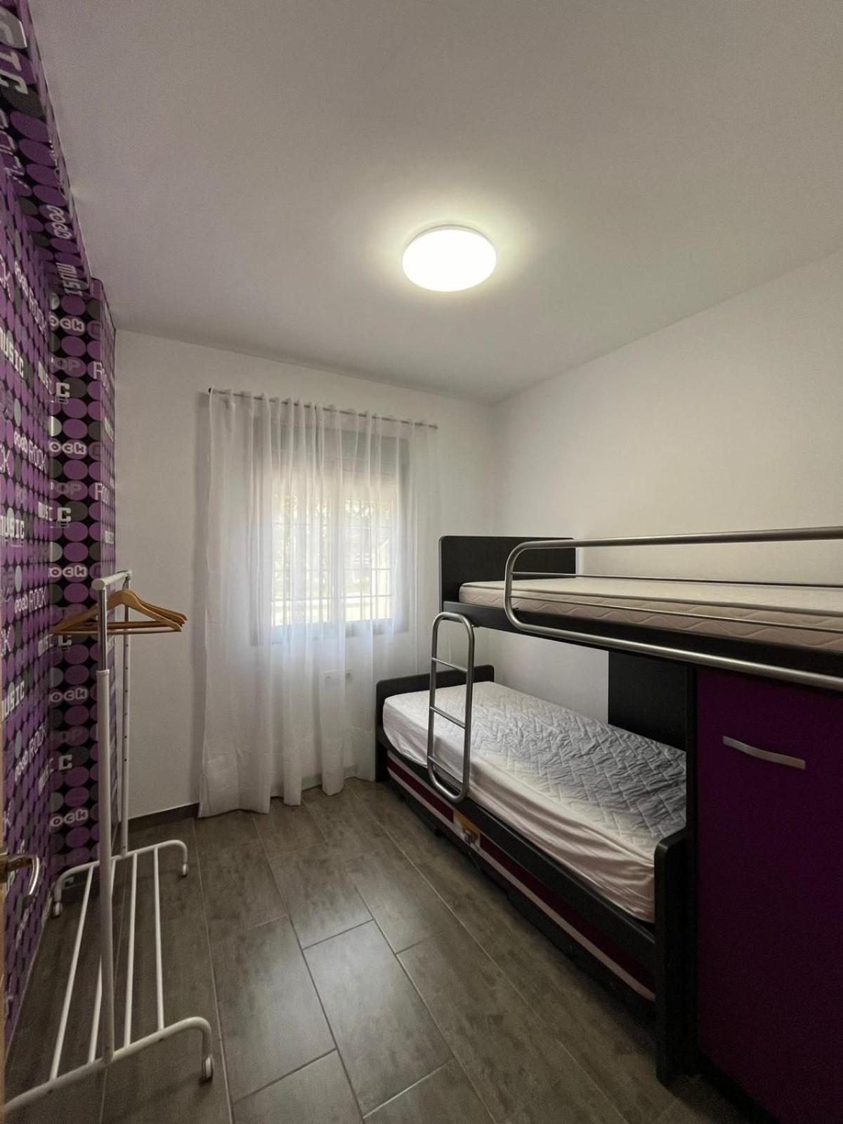 A 30 Metro De La Playa Con Piscina Y Garaje En La Carihuela Appartamento *