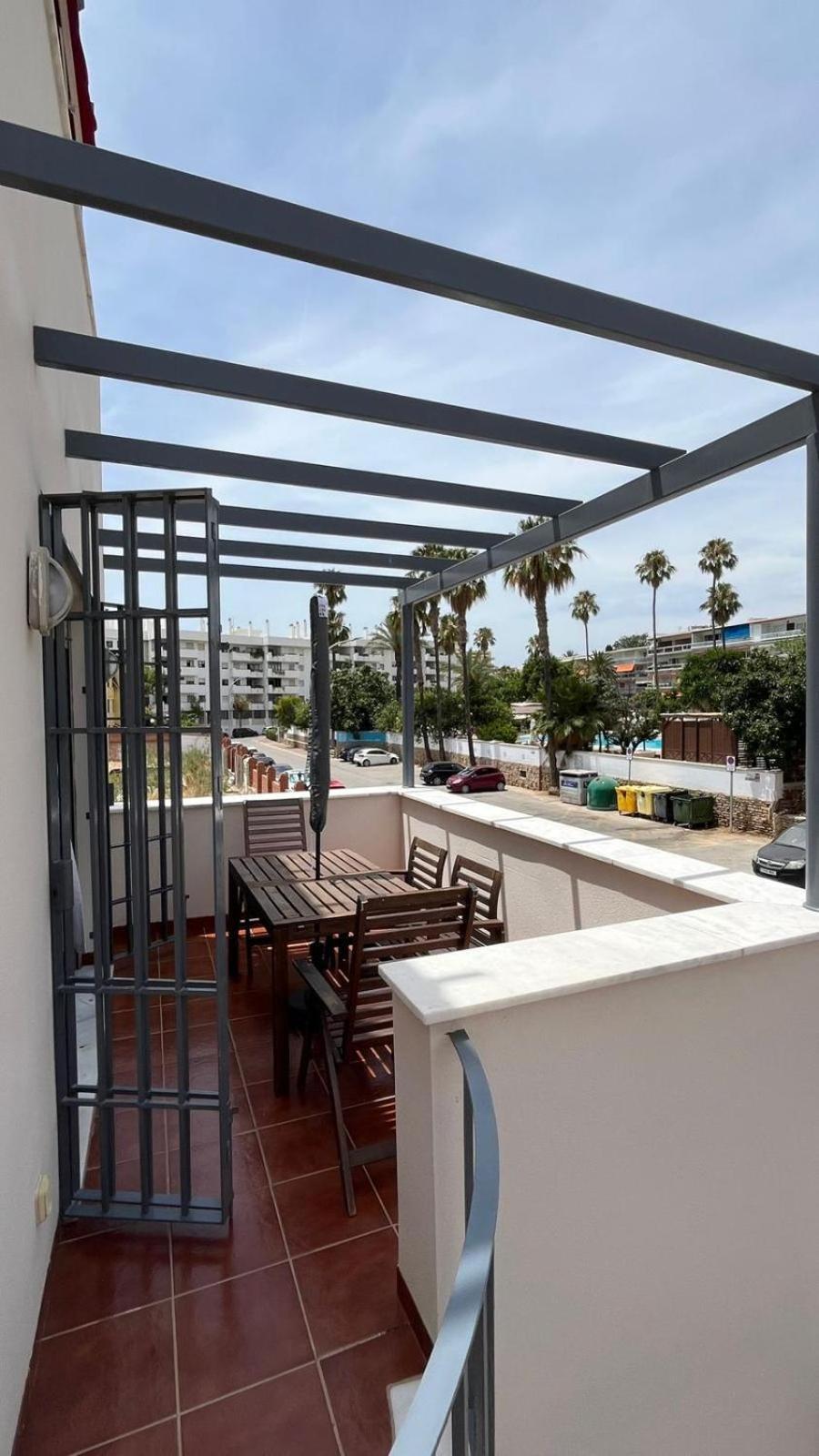 Appartamento A 30 Metro De La Playa Con Piscina Y Garaje En La Carihuela *