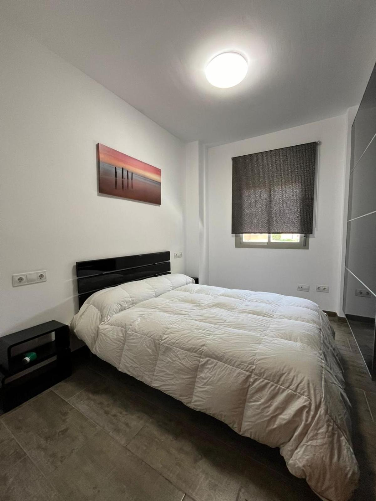 A 30 Metro De La Playa Con Piscina Y Garaje En La Carihuela Appartamento *