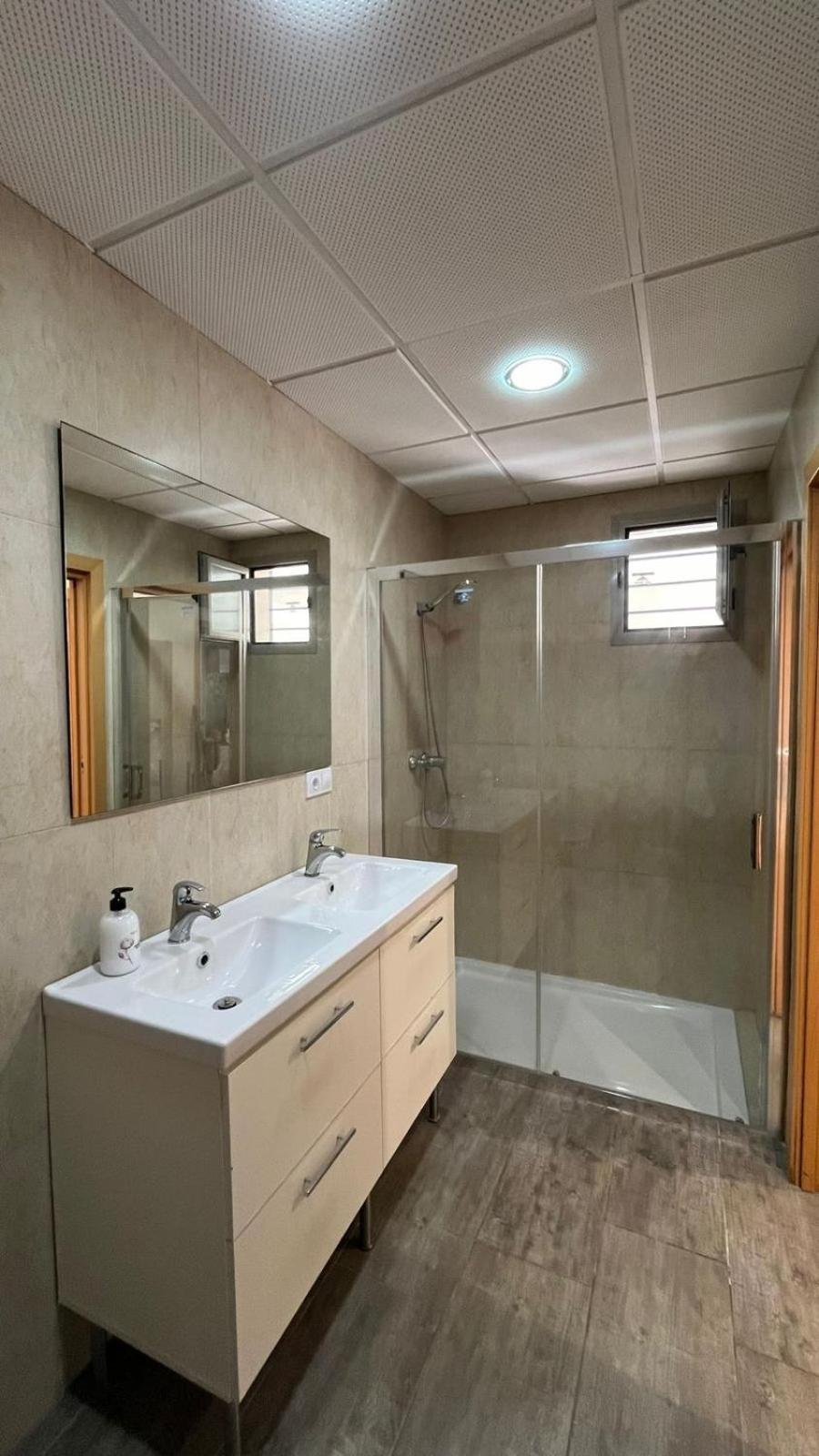 A 30 Metro De La Playa Con Piscina Y Garaje En La Carihuela Appartamento *