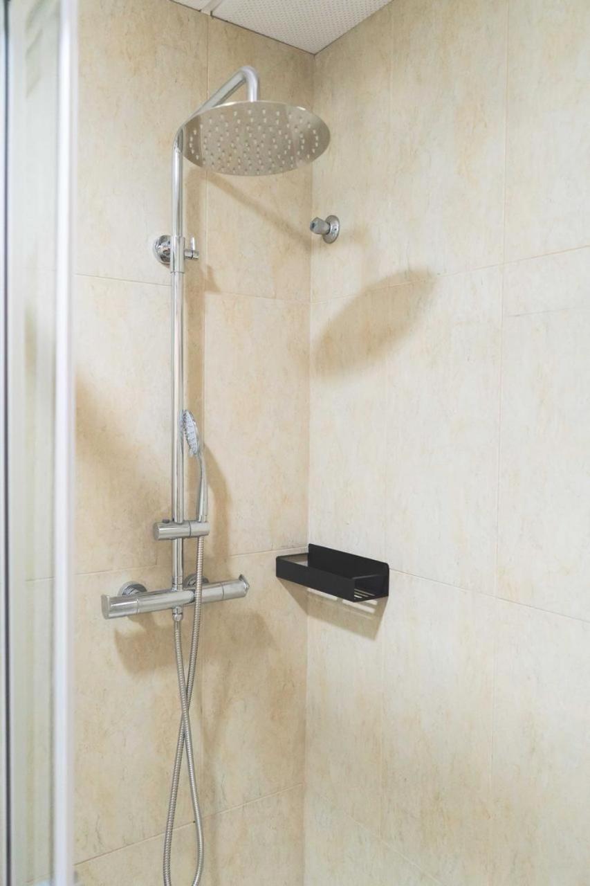 Appartamento A 30 Metro De La Playa Con Piscina Y Garaje En La Carihuela *